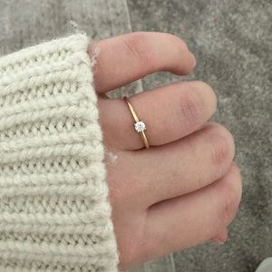 Very sweet 18K Yellow Gold Diamond Promise or Engagement Ring